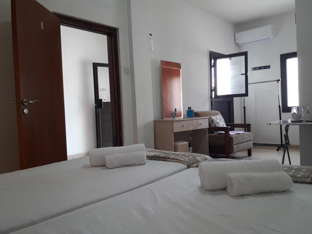 Marina'S Rooms Xrisopolitissa Larnaca Lárnaca Exterior foto